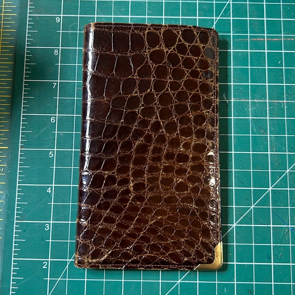 Vintage possible alligator wallet.  No label available. Well loved